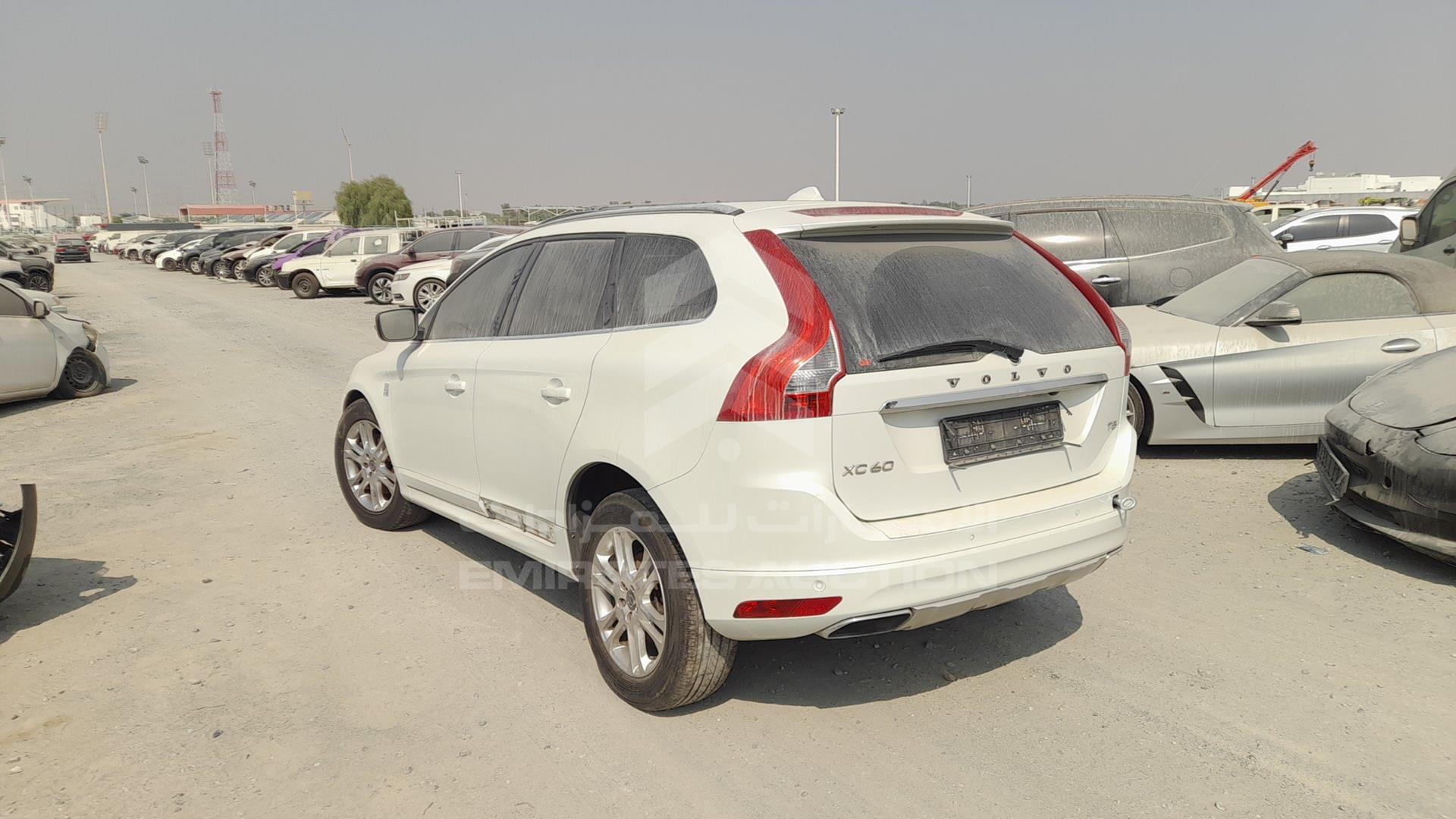 2014 VOLVO XC 60 VIN: YV147HDZ0E2558389