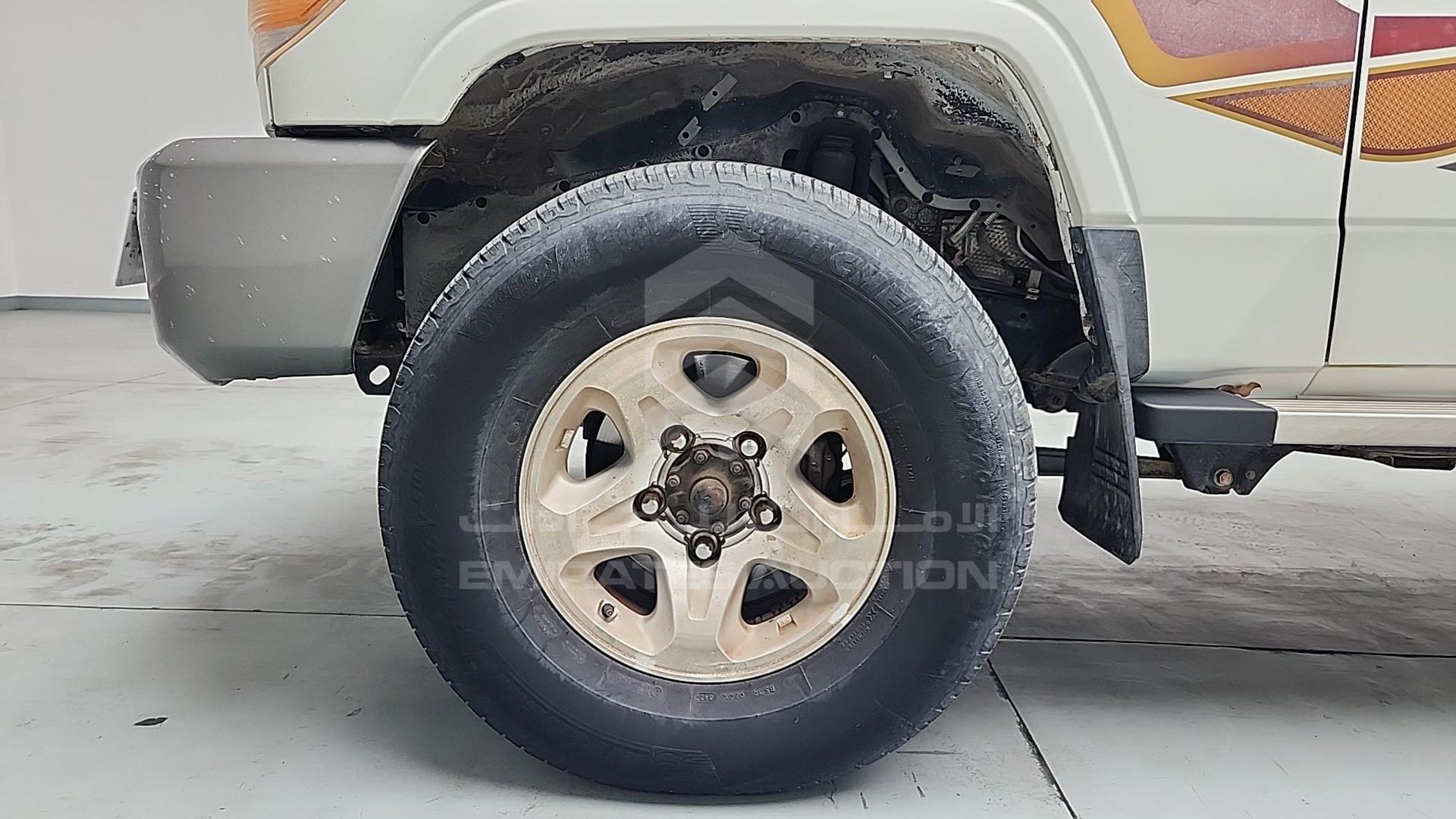2012 TOYOTA LAND CRUISER VIN: JTFLU73J2C4522860