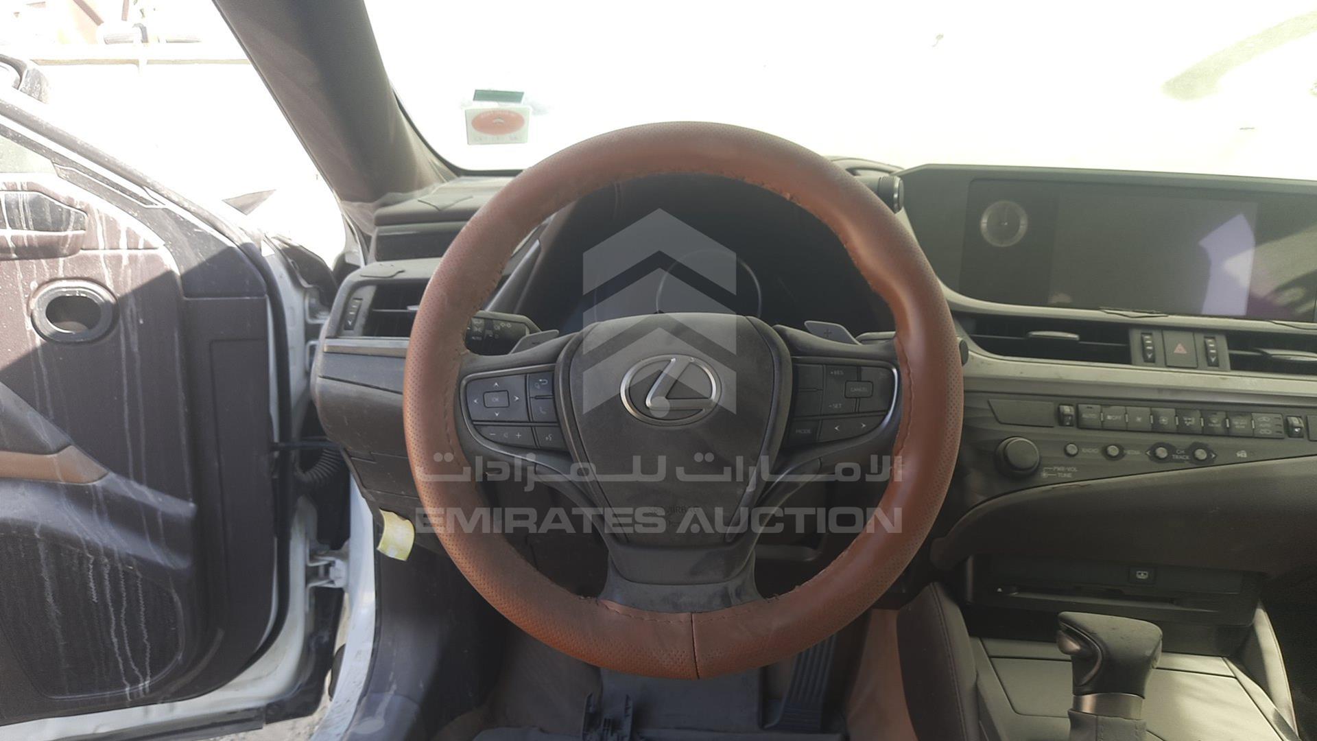 2019 LEXUS ES 300H VIN: JTHB21B16K2009631