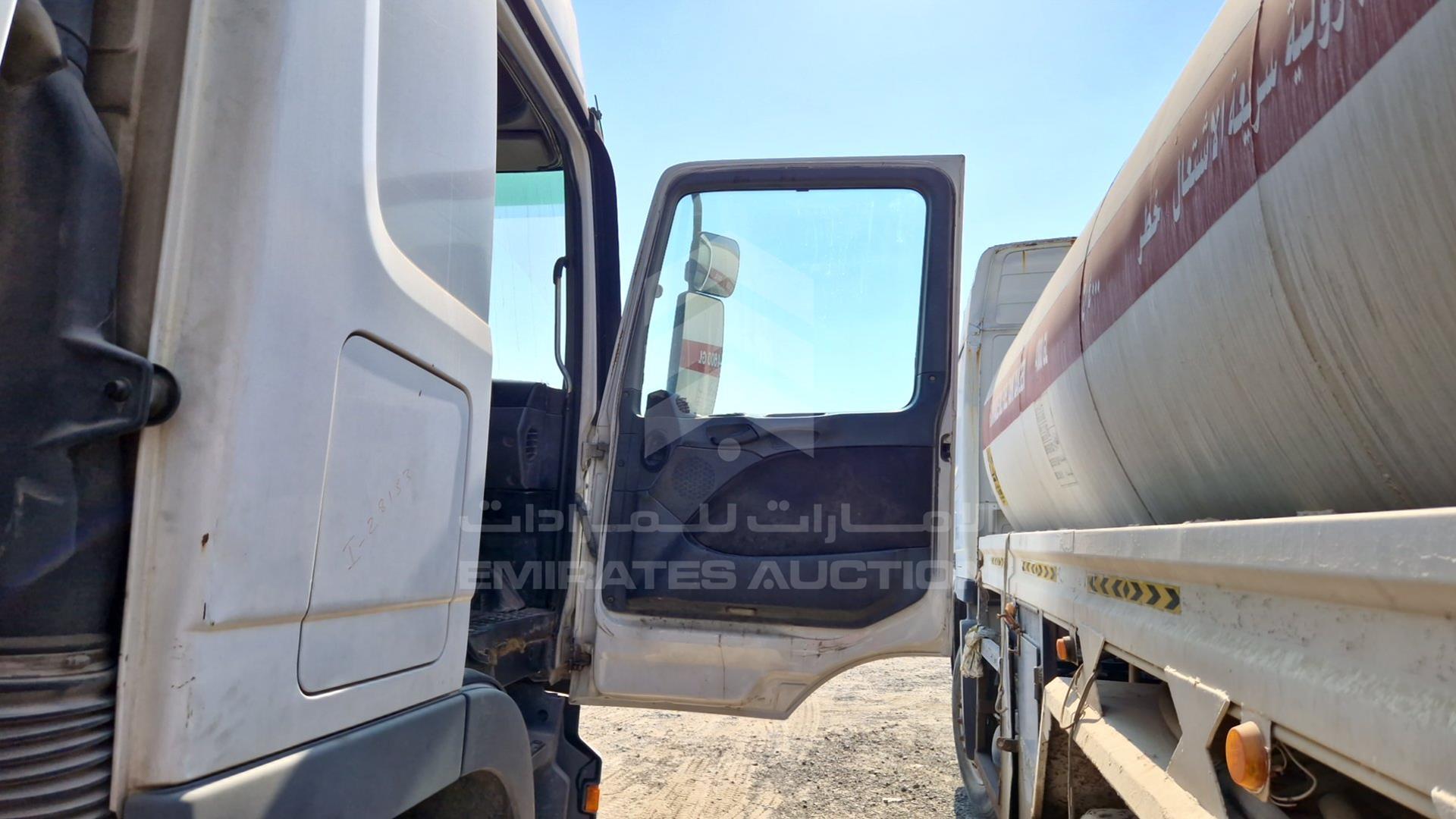 2008 MERCEDES ACTROS VIN: WDAKHCAA98L279424