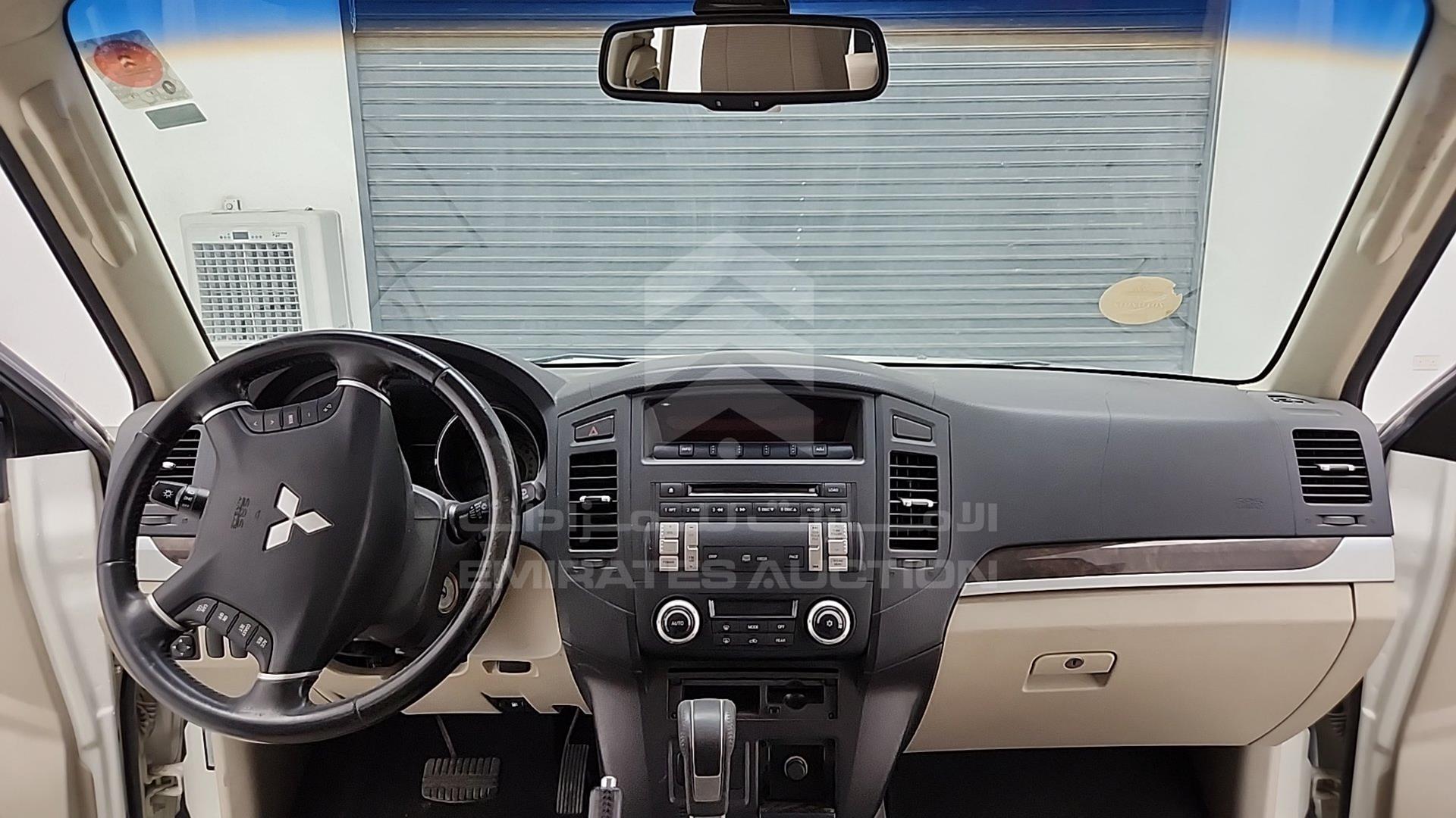 2010 MITSUBISHI PAJERO VIN: JMYLRV95WAJ702893