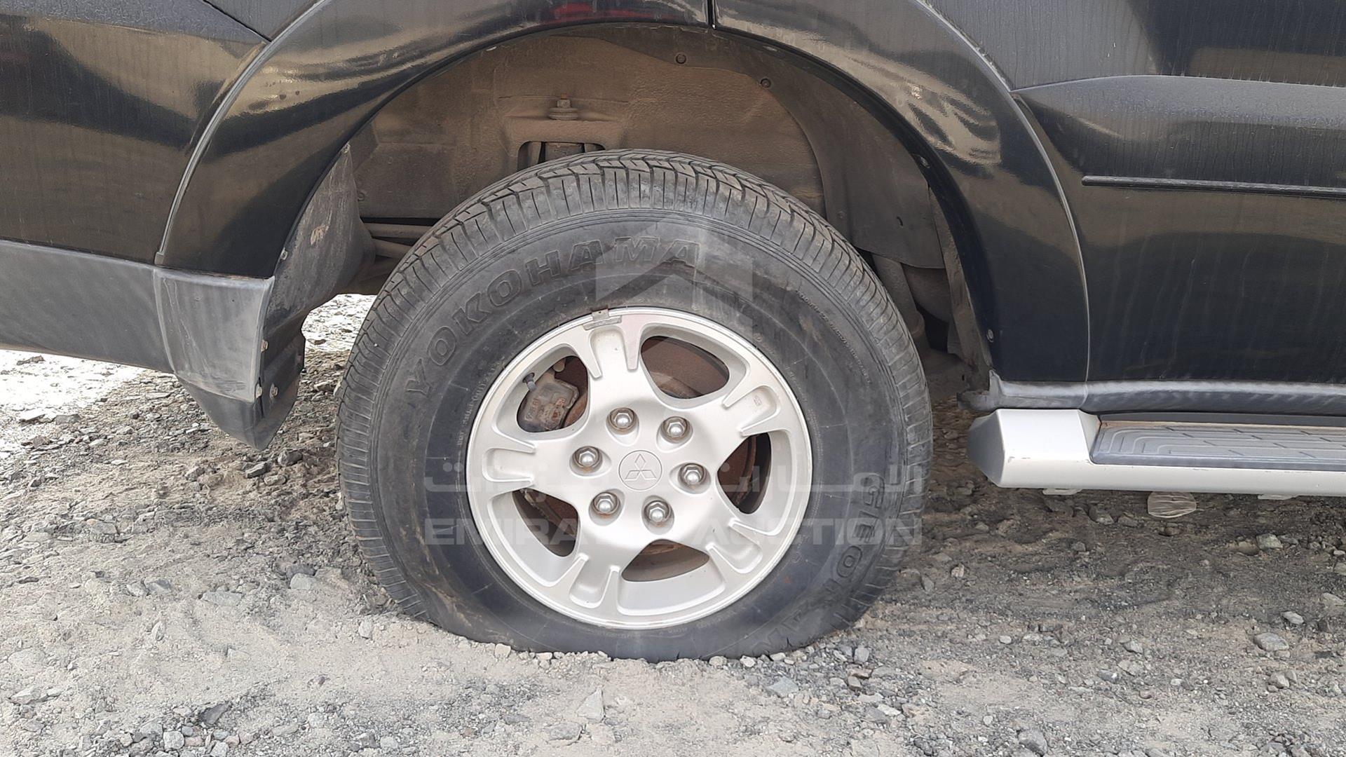 2007 MITSUBISHI PAJERO VIN: JMYLRV93W7J716274