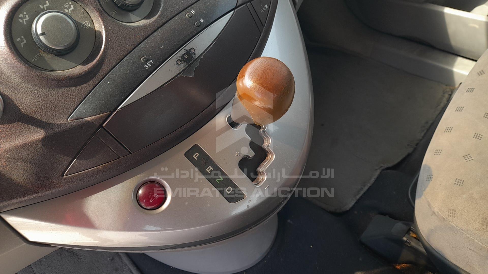 2005 MITSUBISHI GRANDIS VIN: JMYLRNA4W5Z703521