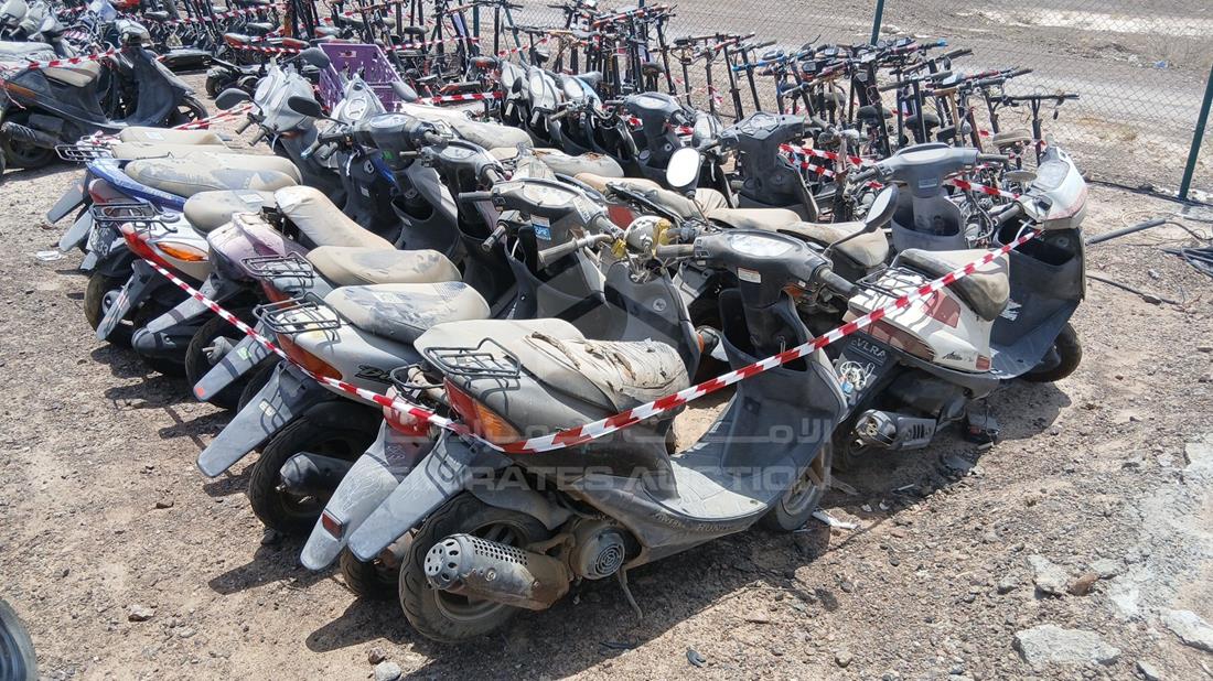 20 Scooter - Scrap without document — Rear Right Angle — Photo 8