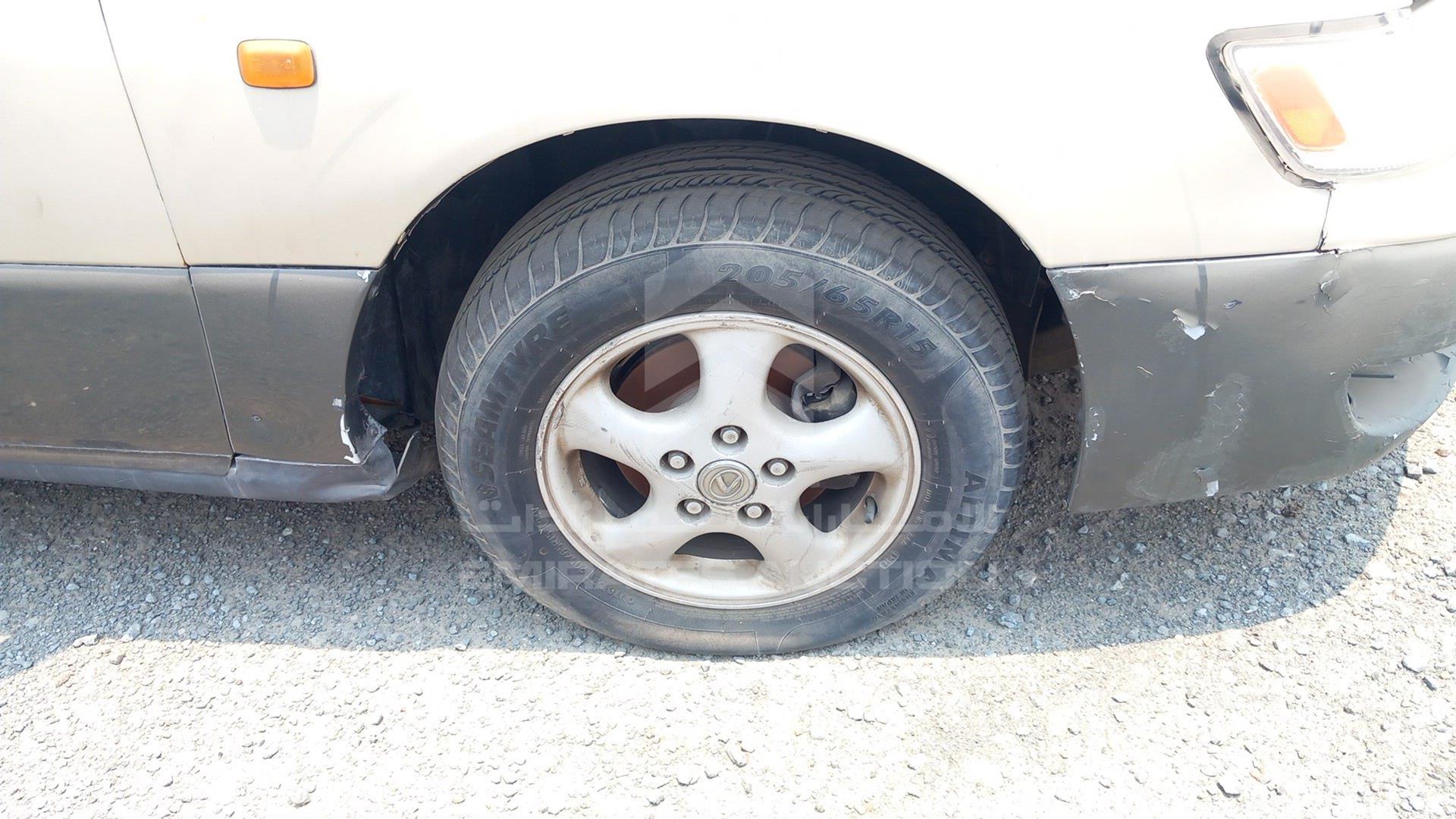 1997 LEXUS ES 300 VIN: JT8BF22G7V0028557