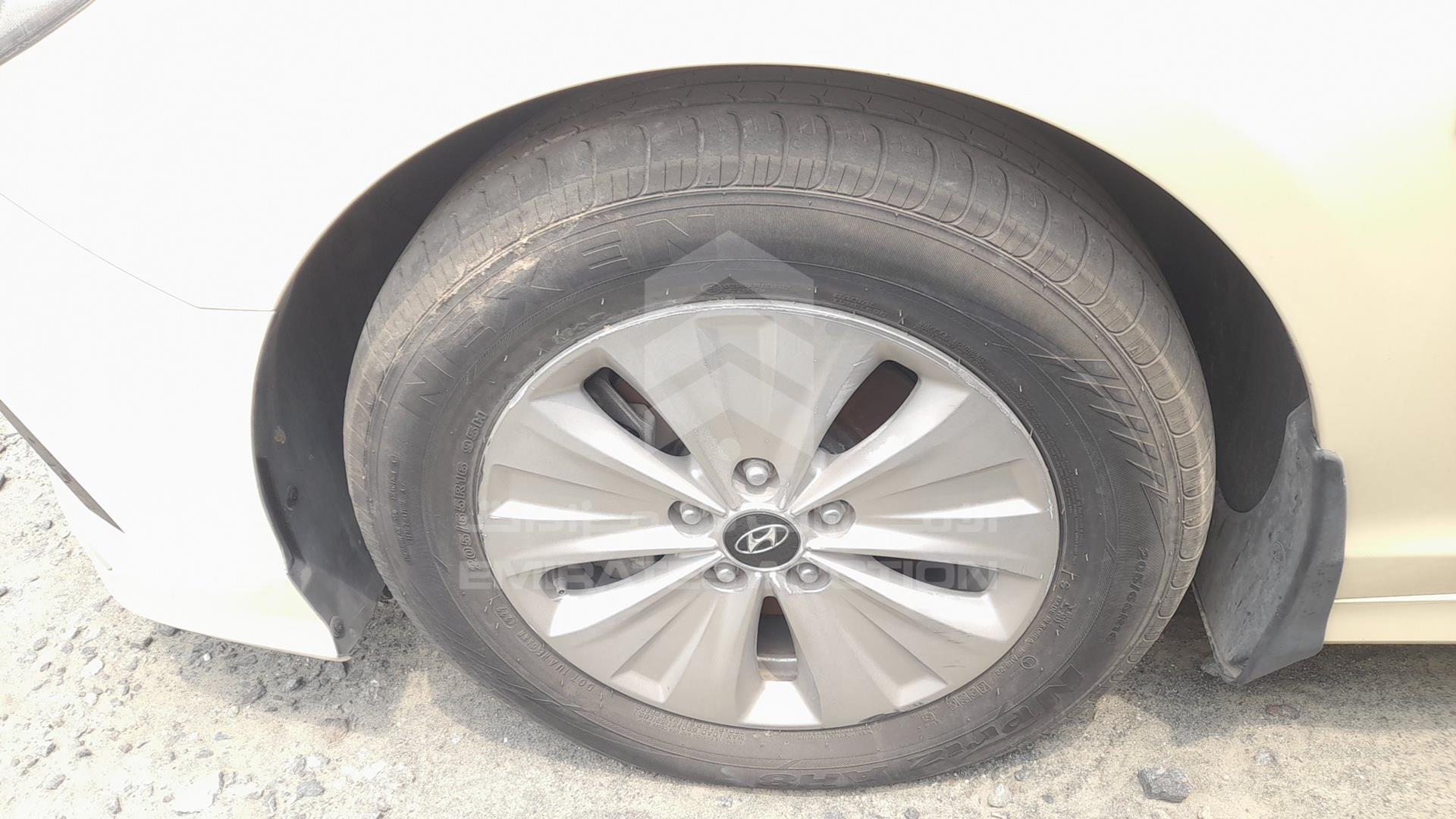 2018 HYUNDAI SONATA VIN: KMHE24132JA082126