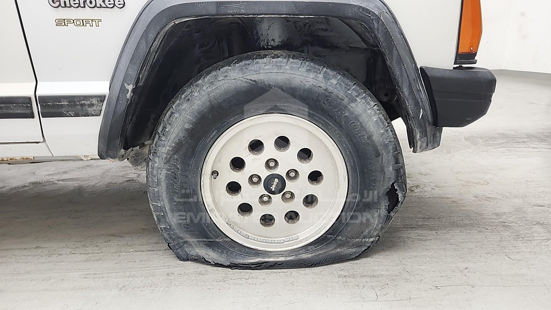 1994 JEEP CHEROKEE VIN: 1J4FJ28V1RL117420