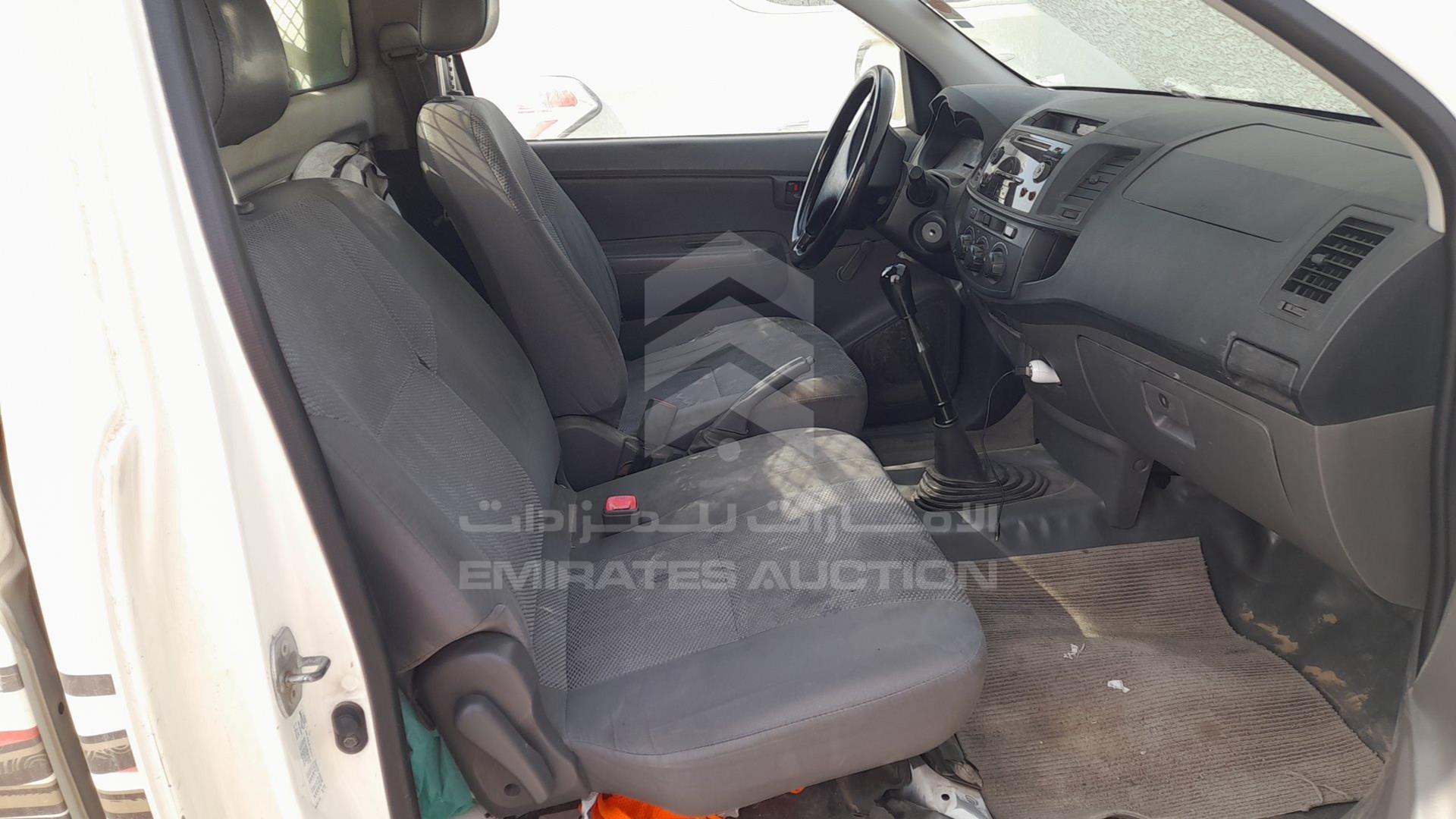 2015 TOYOTA HILUX VIN: MR0CX12G1F0126614