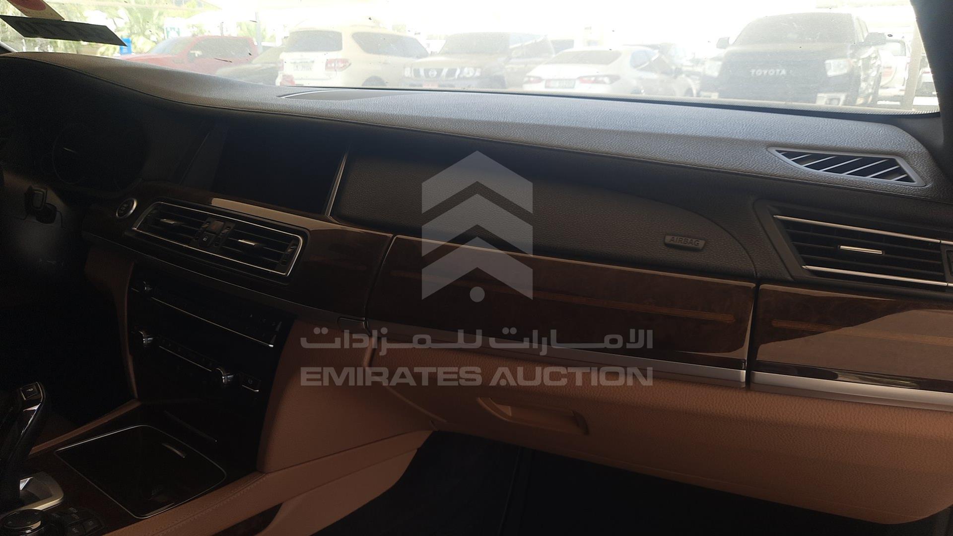 0 BMW --- VIN: WBAYE2108DDZ42176