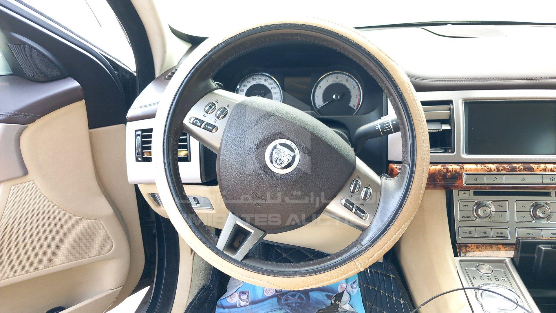 SAJAA06F09HR26198 - 2009 Jaguar XF - #429401