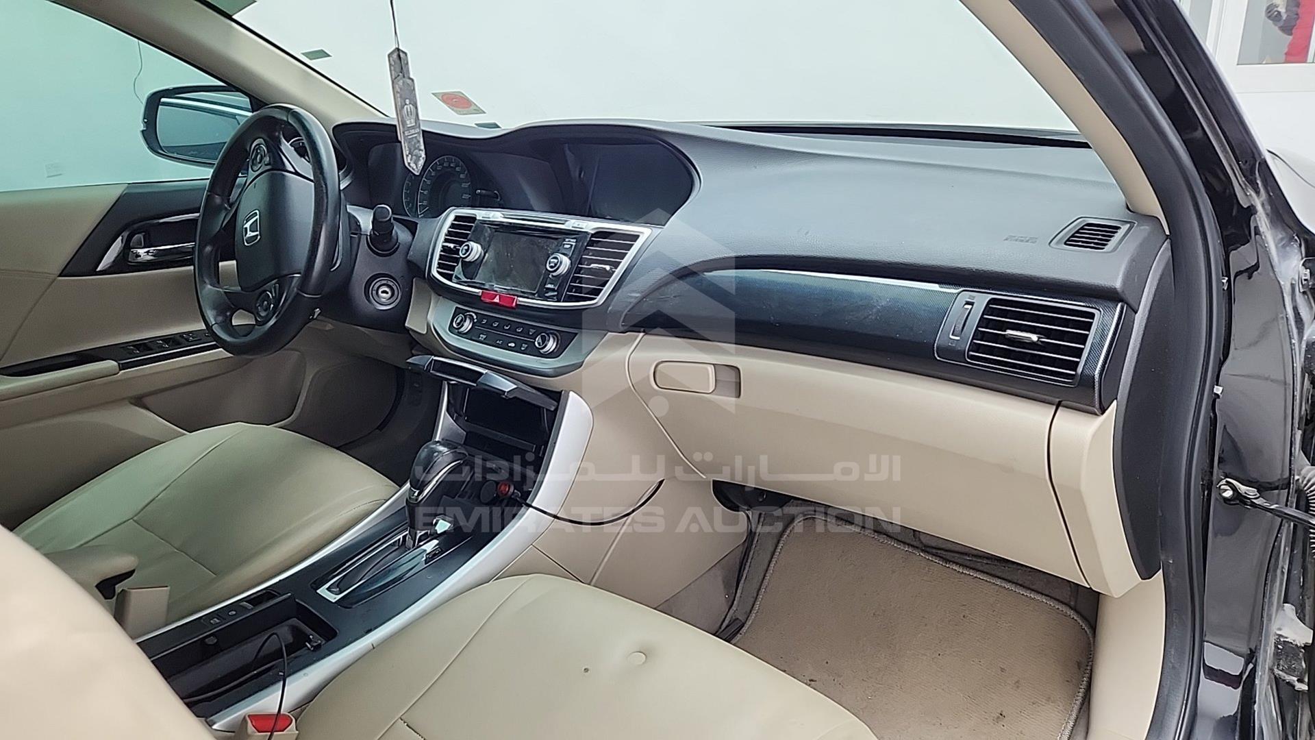 2016 HONDA ACCORD VIN: LUCCR2646G3408144
