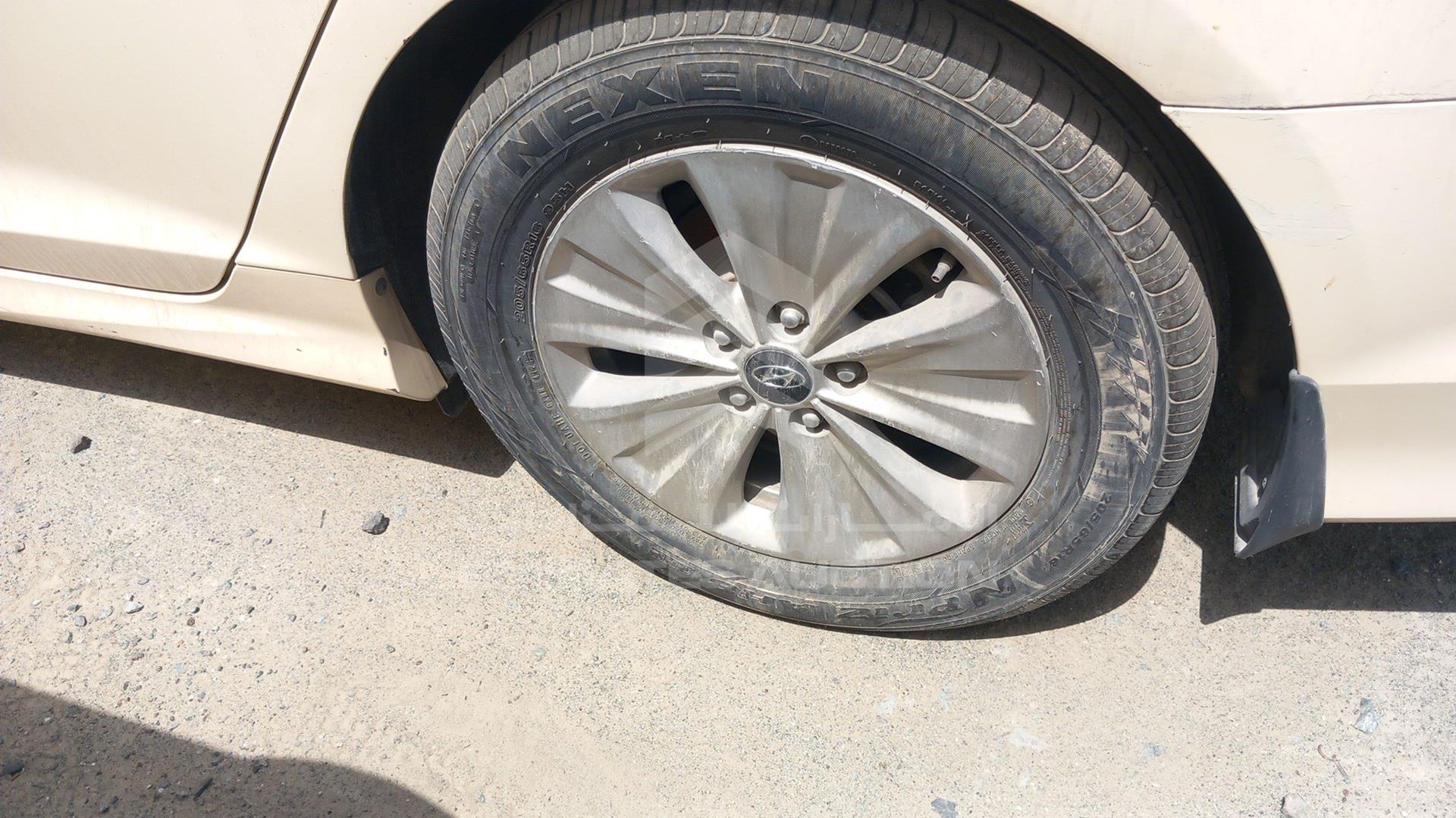 2018 HYUNDAI SONATA VIN: KMHE24135JA082122