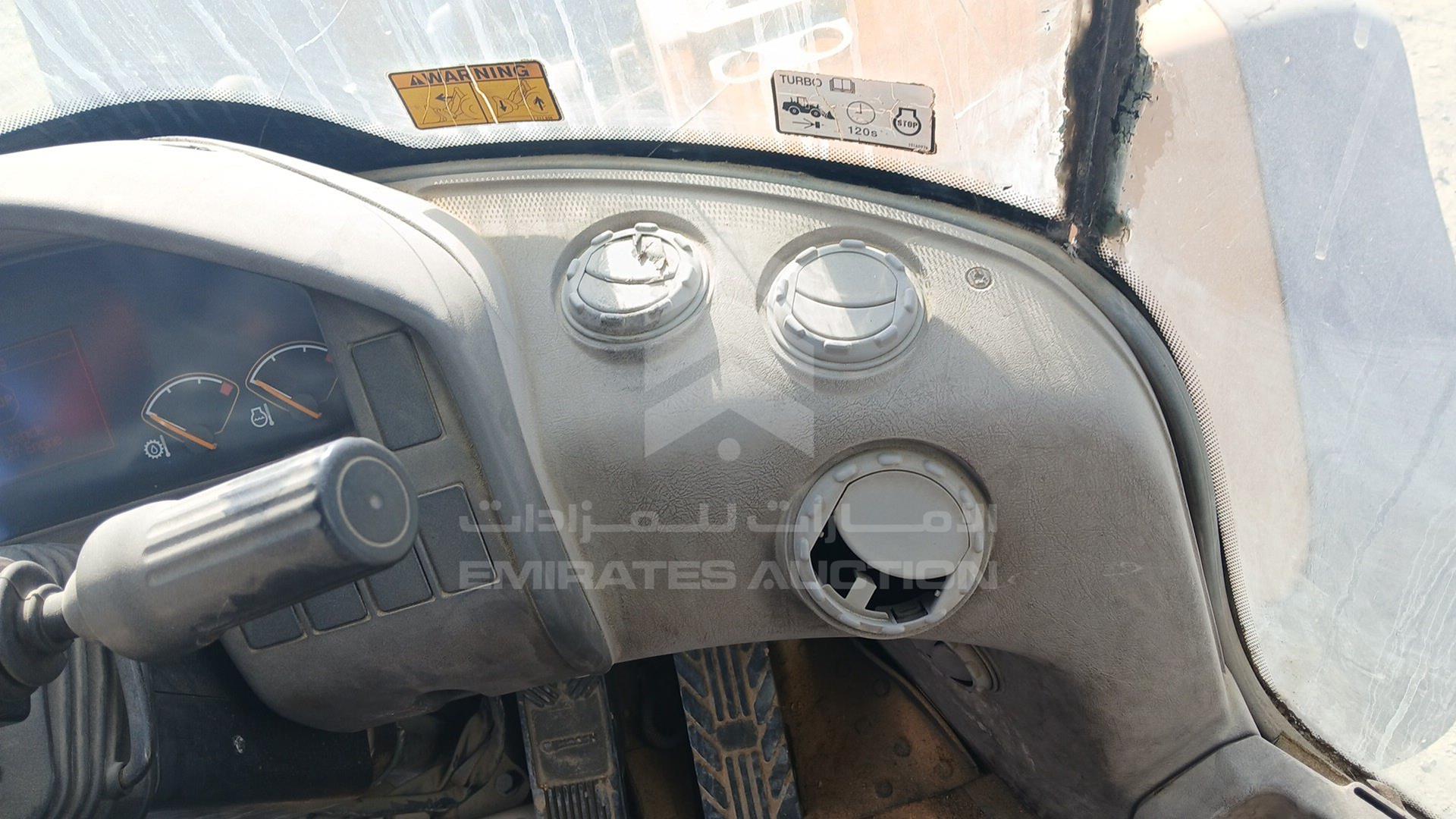 2011 VOLVO L120F VIN: VCEL120FC00026895