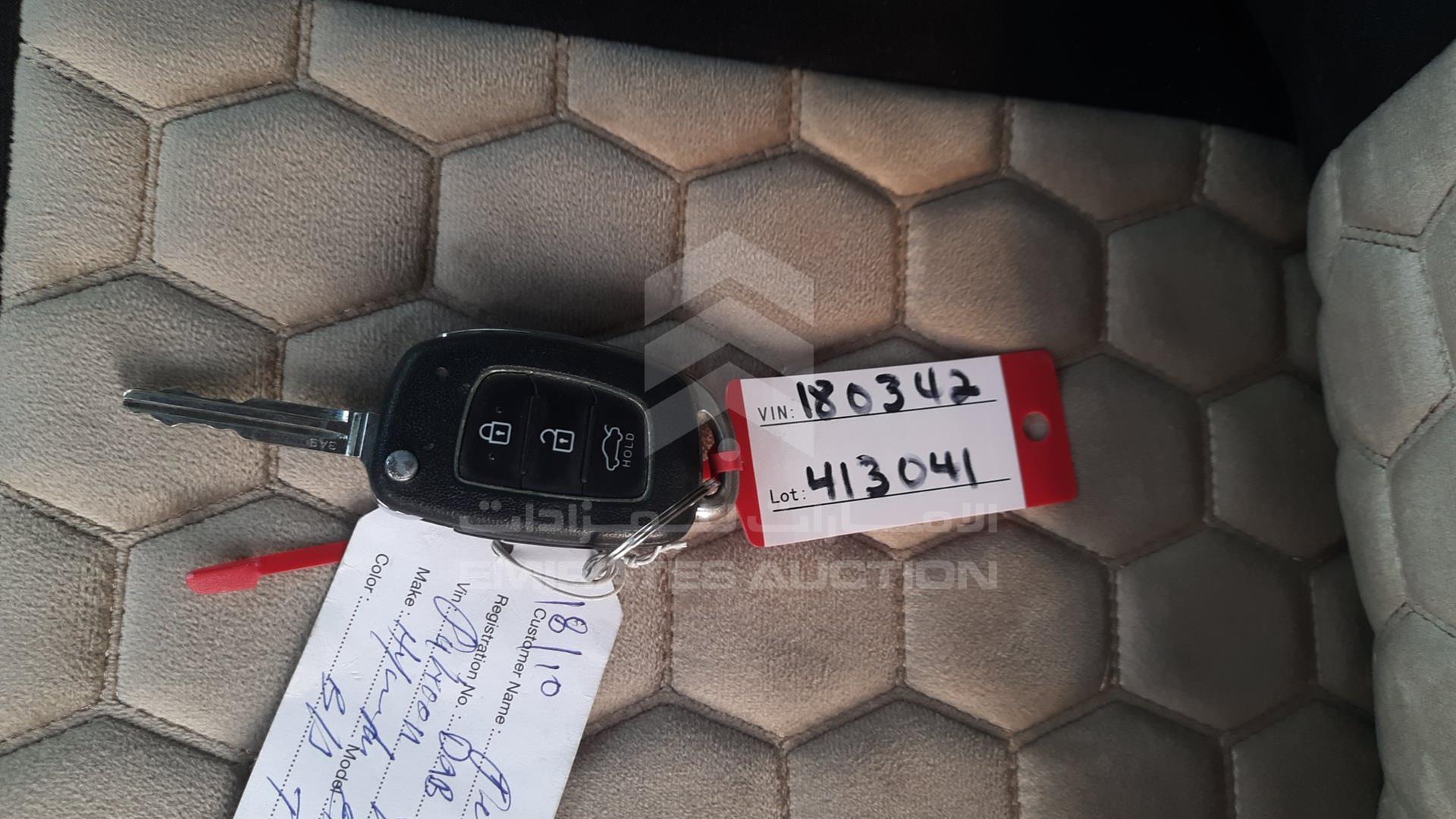 2017 HYUNDAI ELANTRA VIN: KMHD741F5HU180342