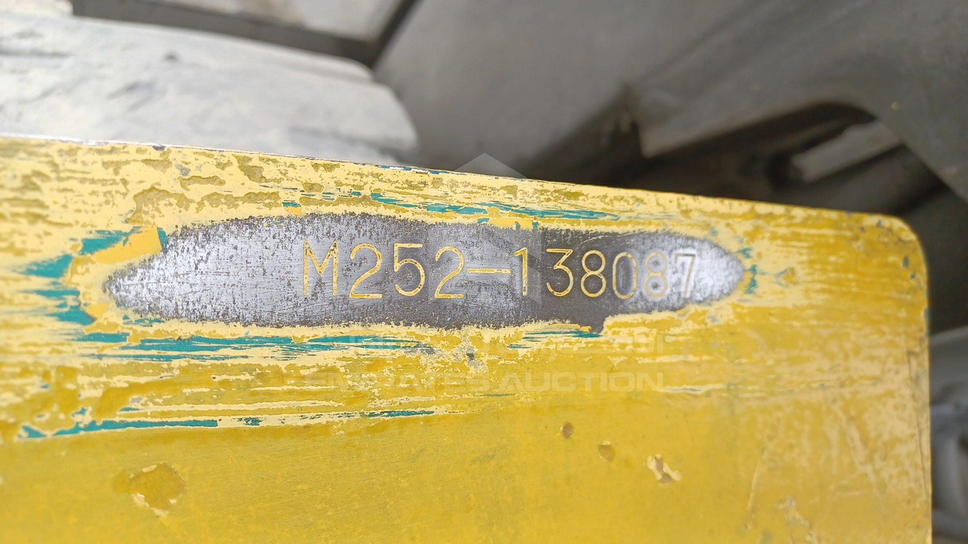 2016 KOMATSU FORKLIFT VIN: M252138087