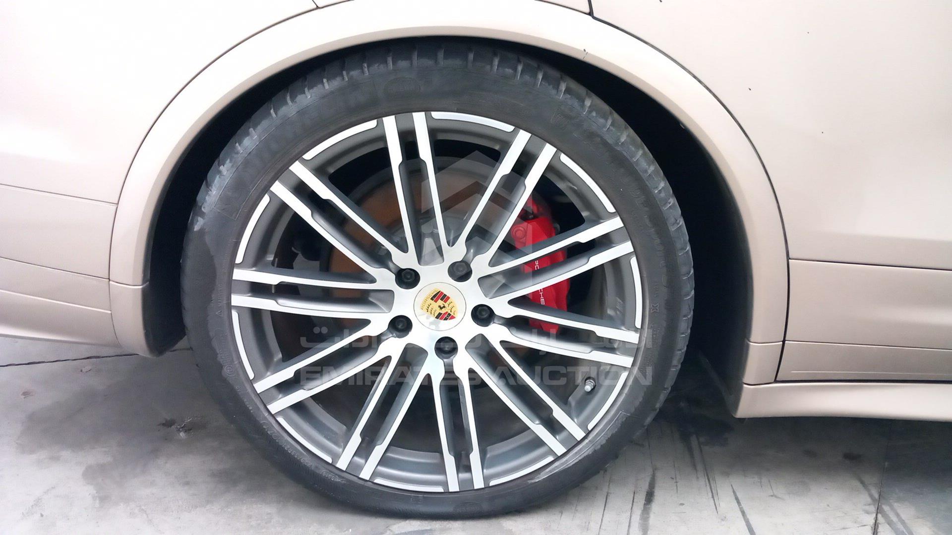 2016 PORSCHE CAYENNE VIN: WP1ZZZ92ZGLA72112