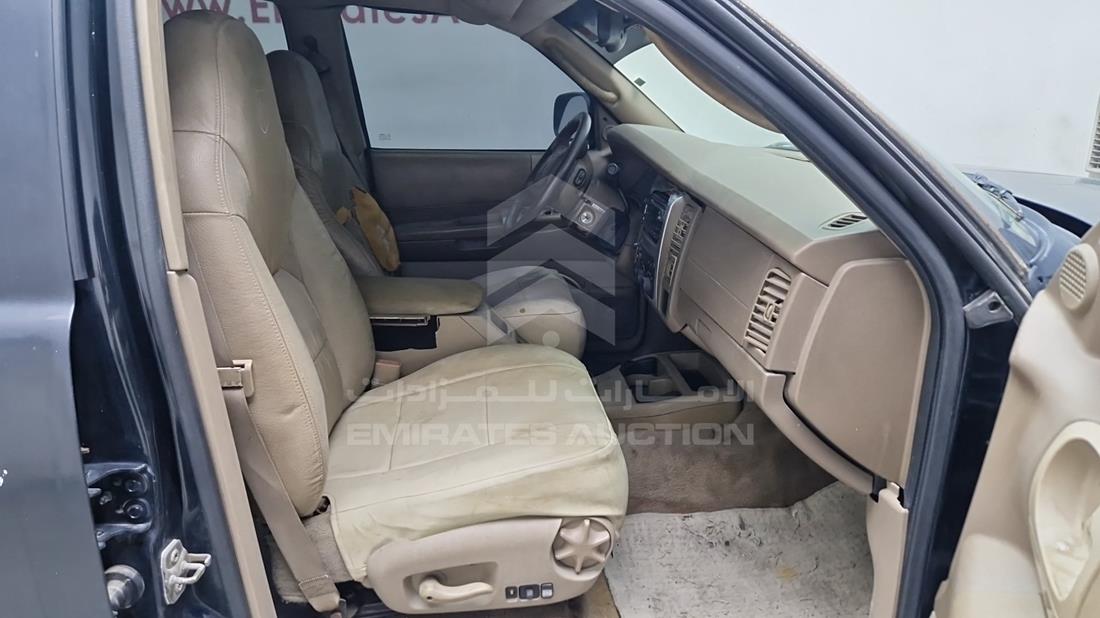 2003 Dodge Durango — Front Right Passenger Seat View — Photo 26