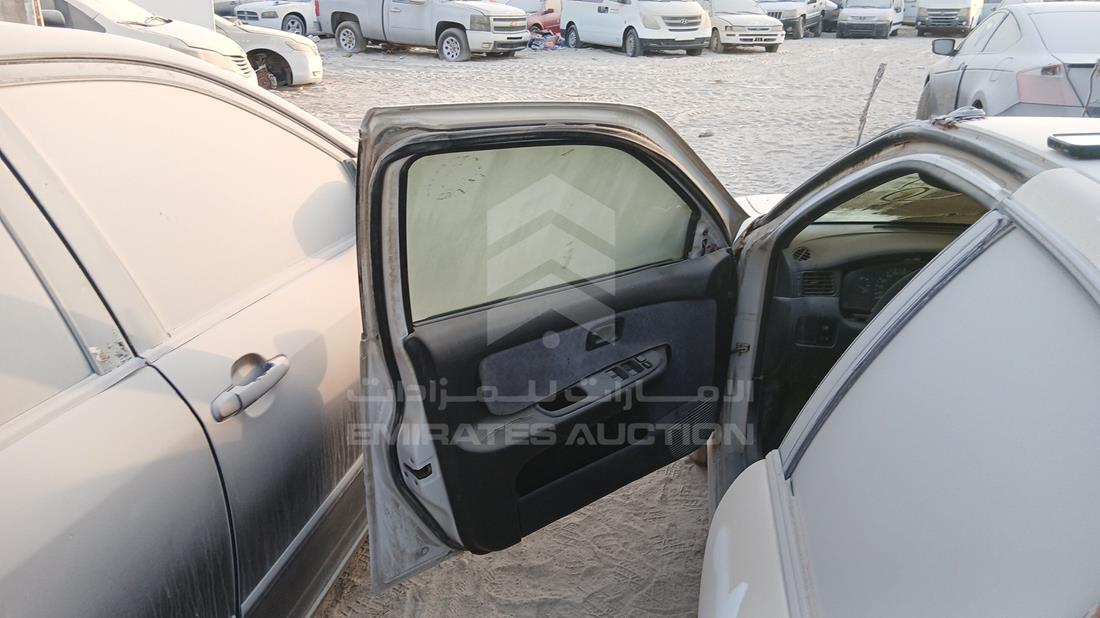 نيسان صني 1999 — الباب الأمامي الأيسر — صورة 10