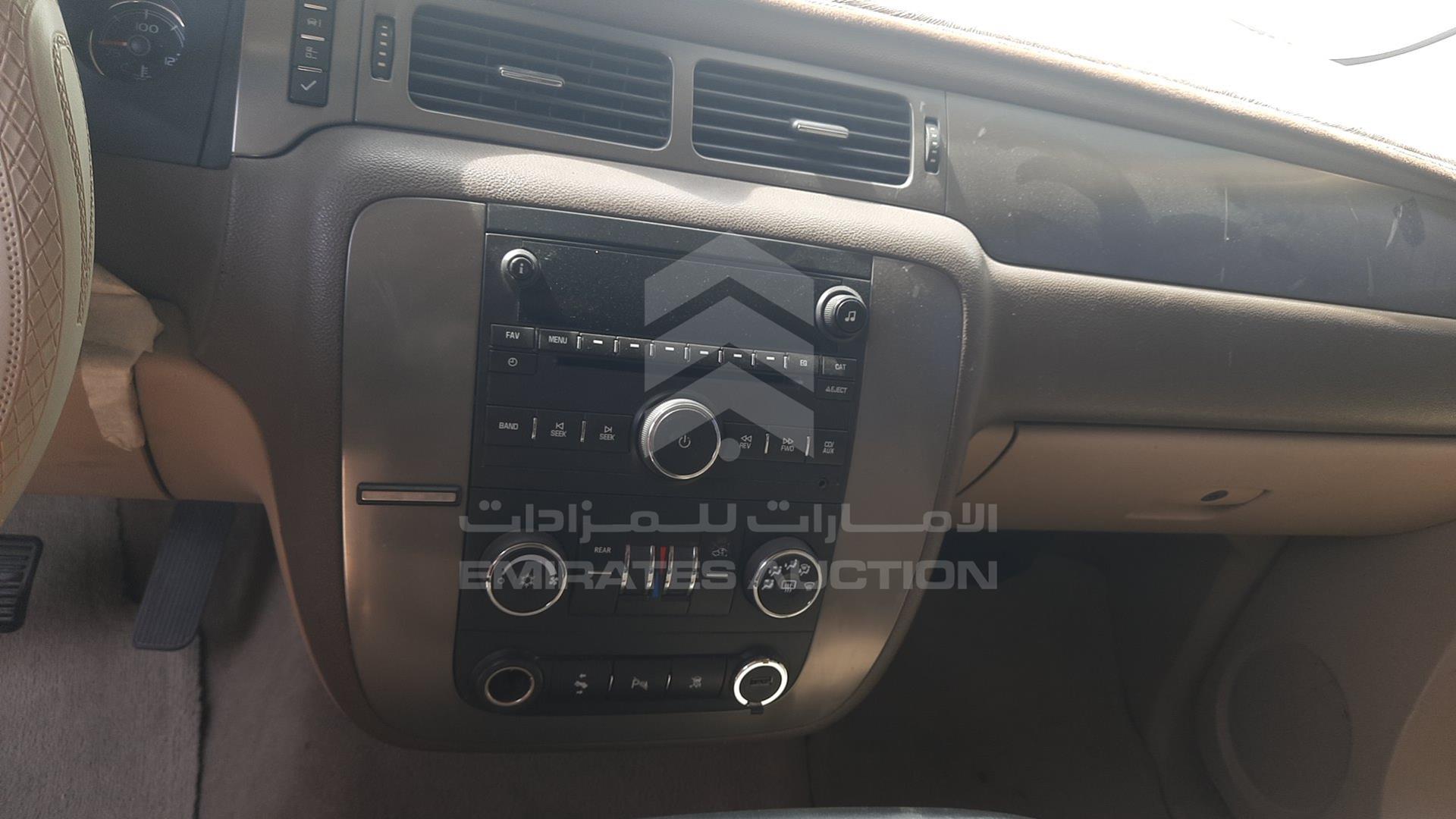 2010 CHEVROLET TAHOE VIN: 1GNUKAE02AR264285