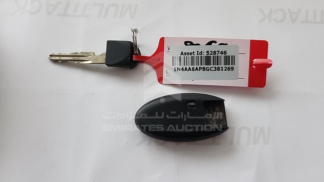 2016 Nissan Maxima — Keys — Photo 7