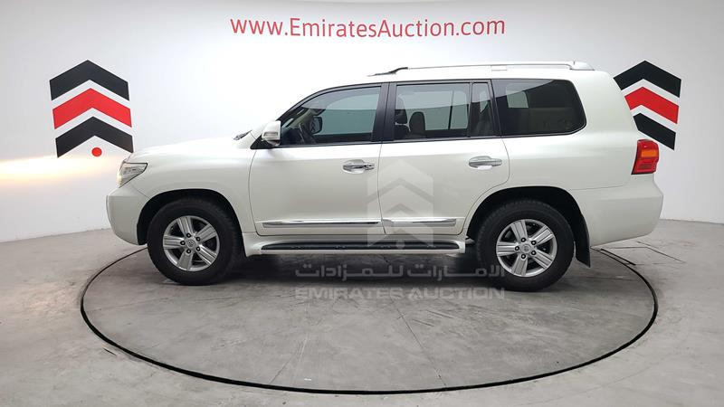 JTMHU09J5F4120610 Auction: EmiratesAuction Lot: 409010 JTMHU09J5F4120610 Toyota Land Cruiser 2015 WHITE Photo 46