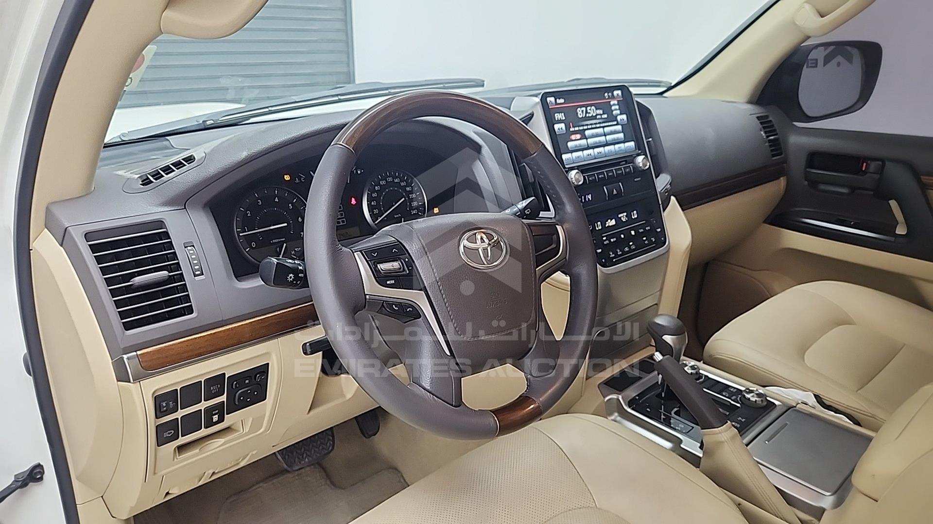 2017 TOYOTA LAND CRUISER GXR V6 VIN: JTMHU01J4H5125418