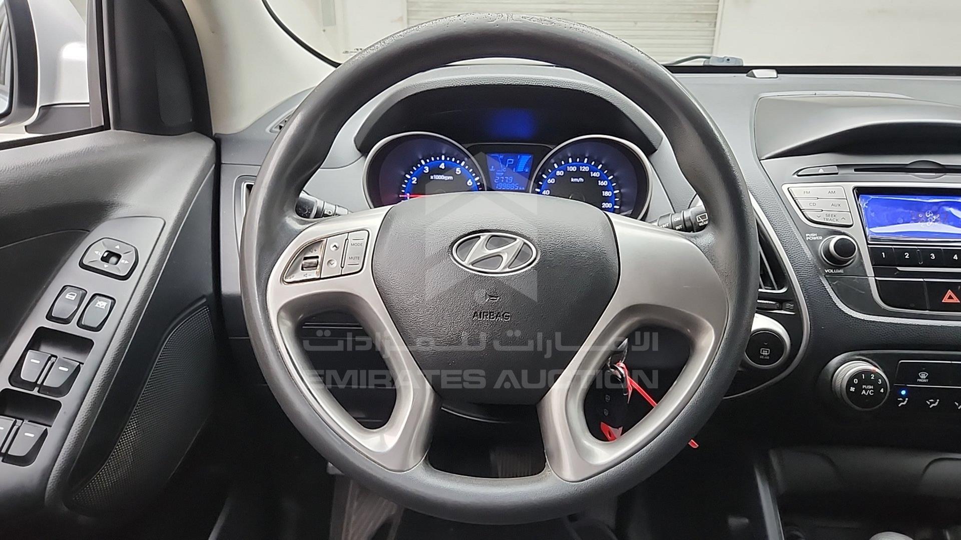 2011 HYUNDAI TUCSON VIN: KMHJT81B4BU132406