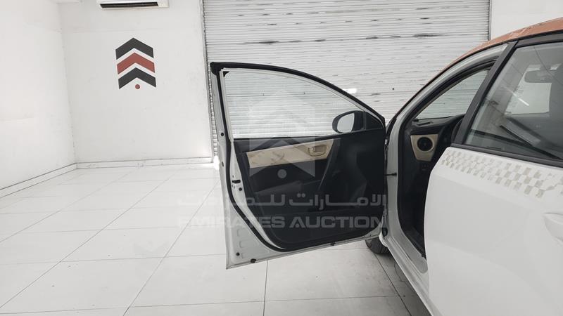 RKLBB9HE7H5198617 Auction: EmiratesAuction Lot: 404129 RKLBB9HE7H5198617 Toyota Corolla 2017 WHITE Photo 10