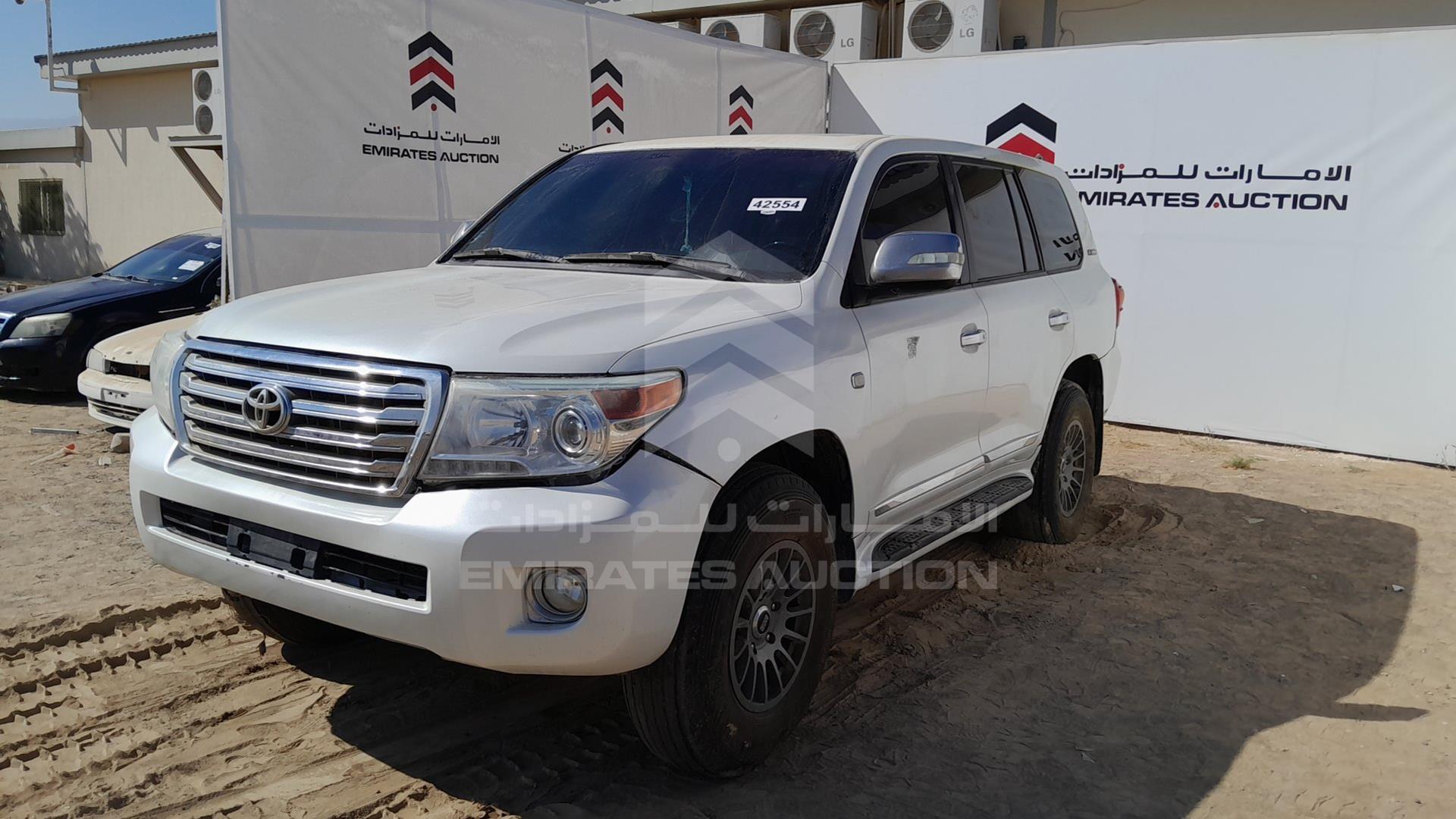 2011 TOYOTA LAND CRUISER VIN: JTMHT05J7B4041507