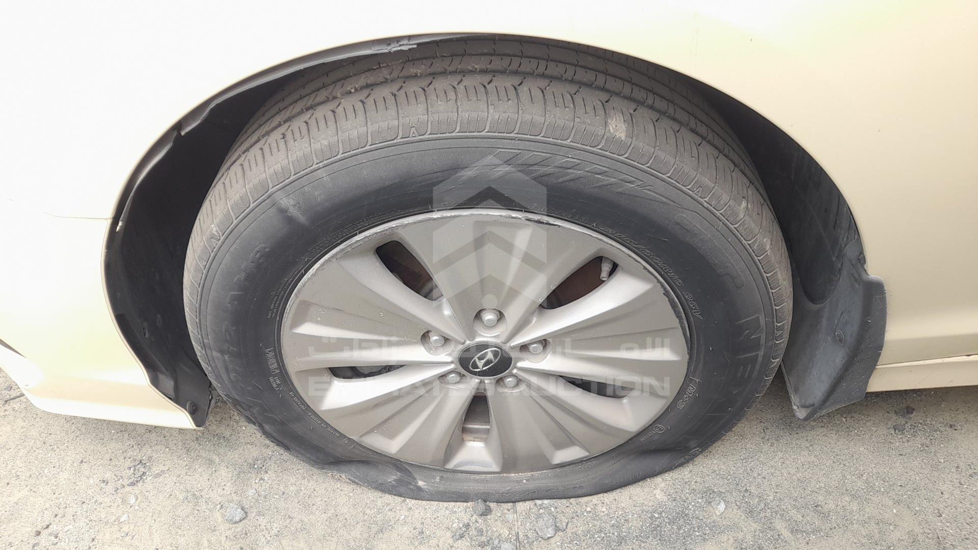 2019 HYUNDAI SONATA VIN: KMHE24136KA092983