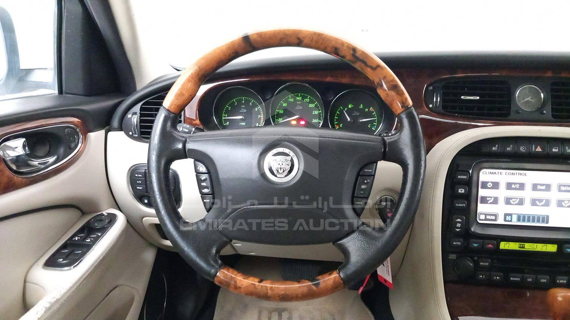2008 JAGUAR X J 8 VIN: SAJAA89F58SH25430