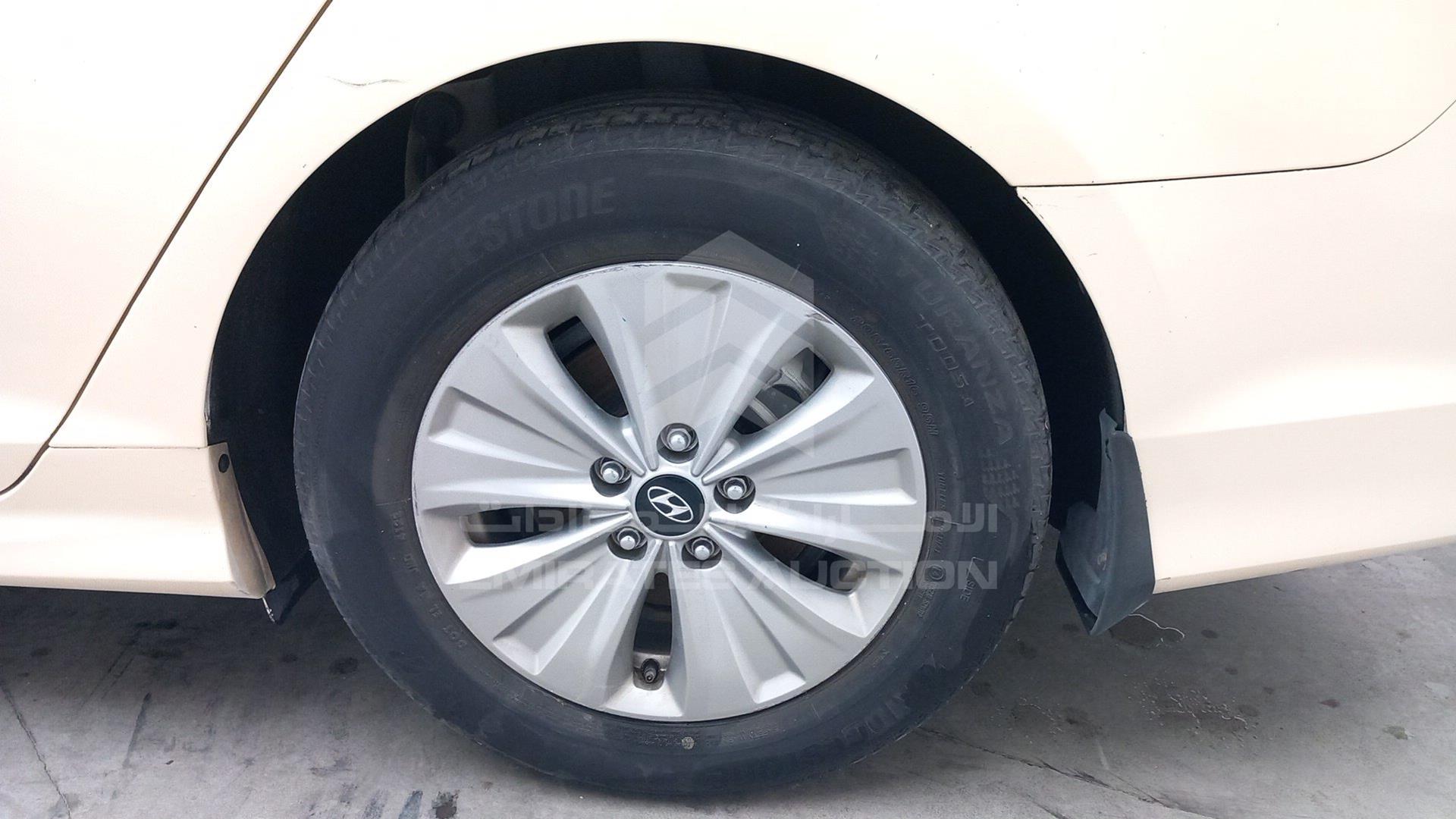 2019 HYUNDAI SONATA HYBRID VIN: KMHE24137KA093091