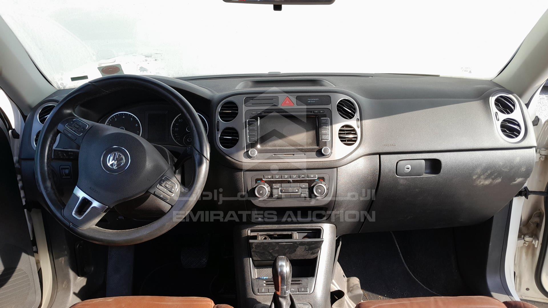 2011 VOLKSWAGEN TIGUAN VIN: WVGCE15N3BW008422