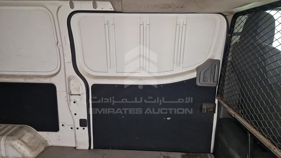نيسان أورفان 2014 — الباب الخلفي الأيسر — صورة 13