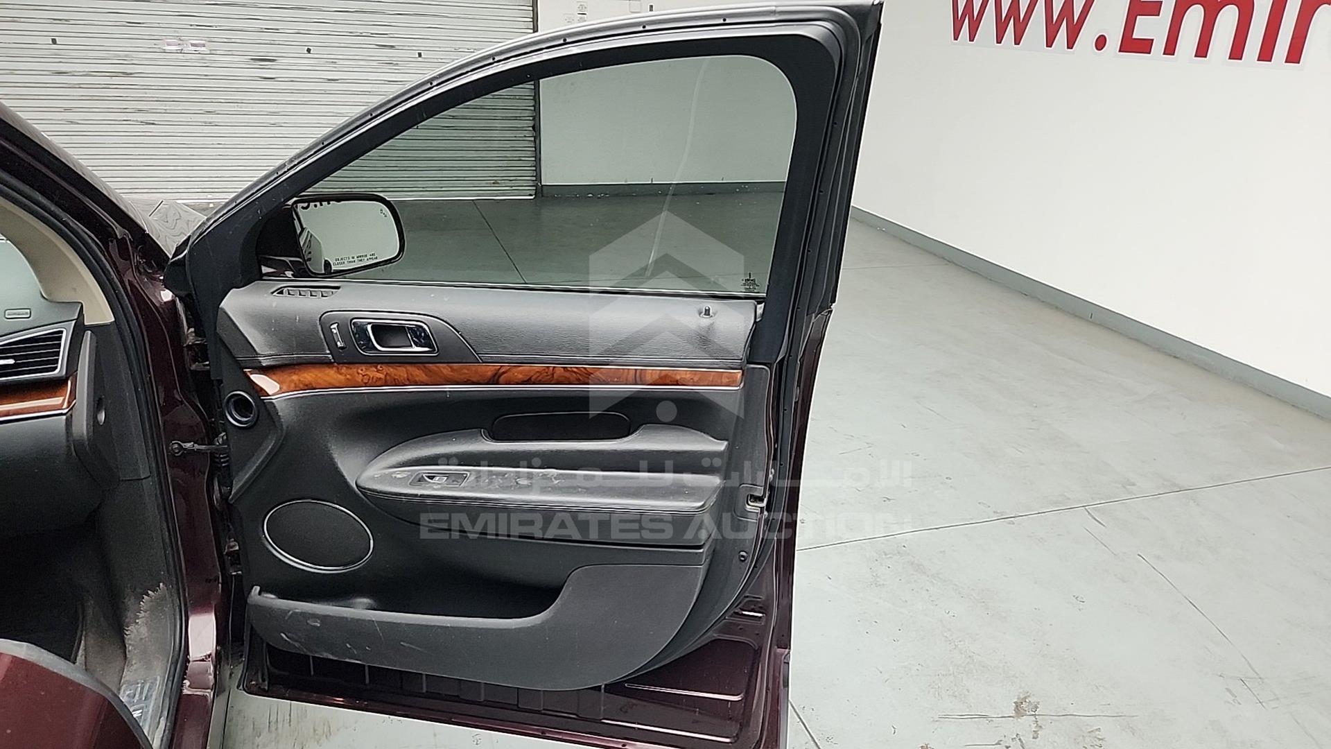 2011 LINCOLN MKT VIN: 2LMHJ5AT8BBJ52048