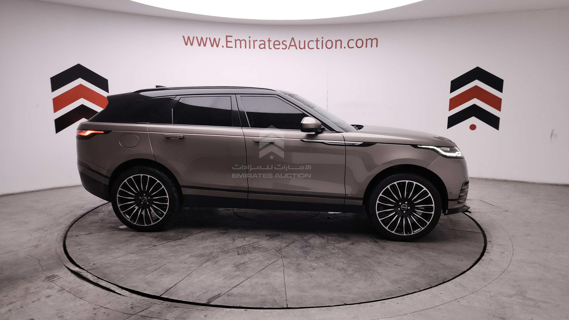 2019 RANGE ROVER VELAR VIN: SALYA2BX7KA223325