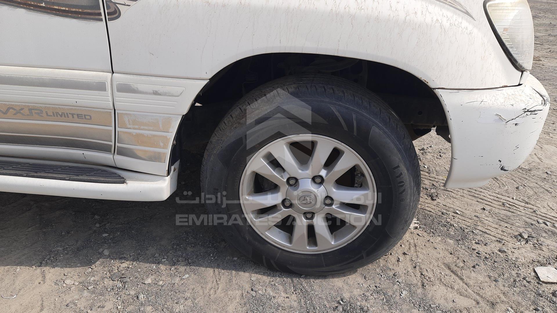 2001 TOYOTA LAND CRUISER VIN: JTEHJ09J815013879