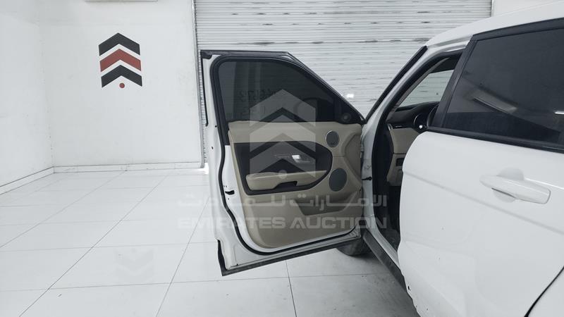 SALVA2BG4FH967657 Auction: EmiratesAuction Lot: 405169 SALVA2BG4FH967657 Range Rover Evoque 2015 WHITE Photo 10
