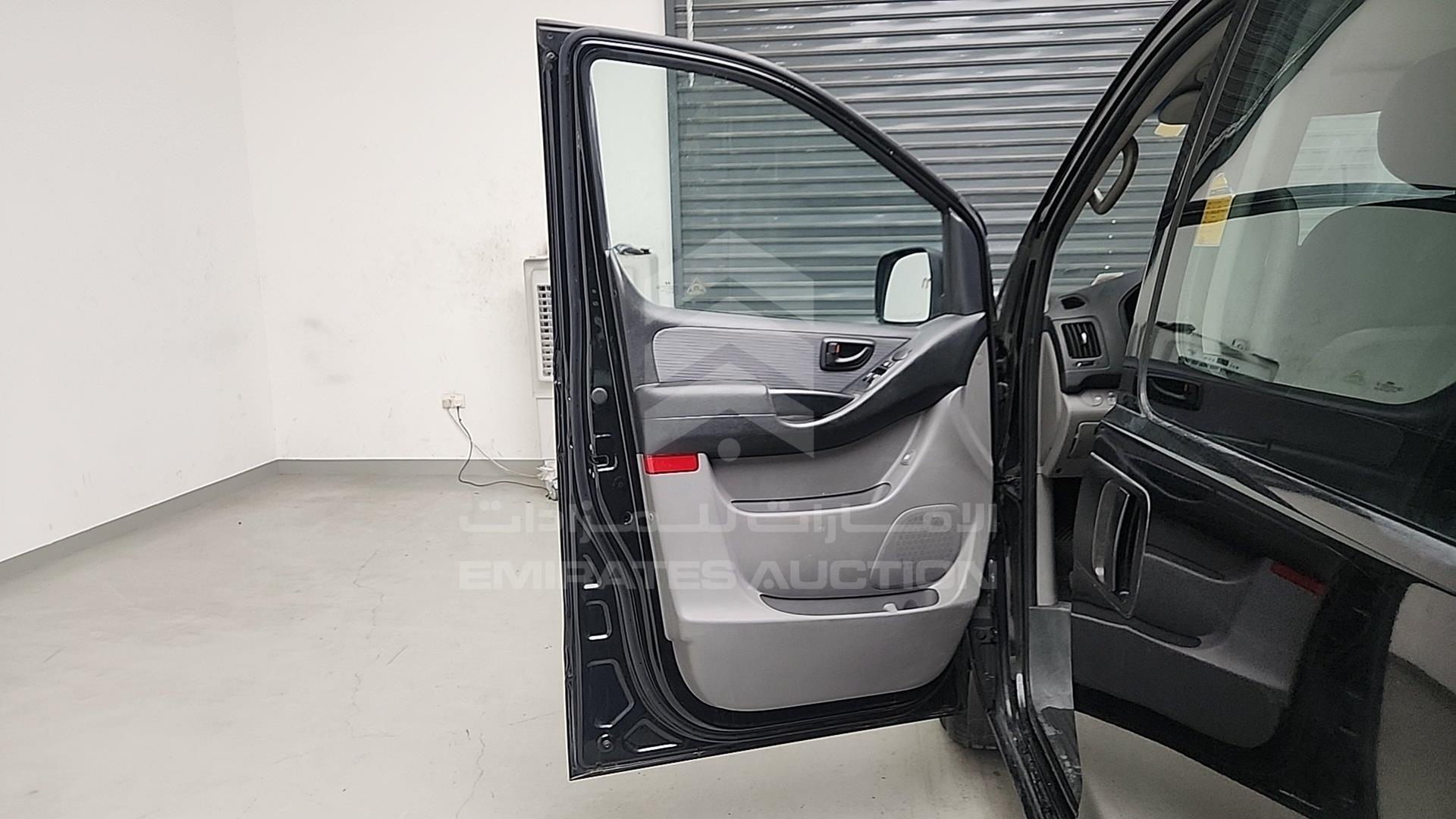 2018 HYUNDAI H1 VIN: KMJWA37R7JU974303
