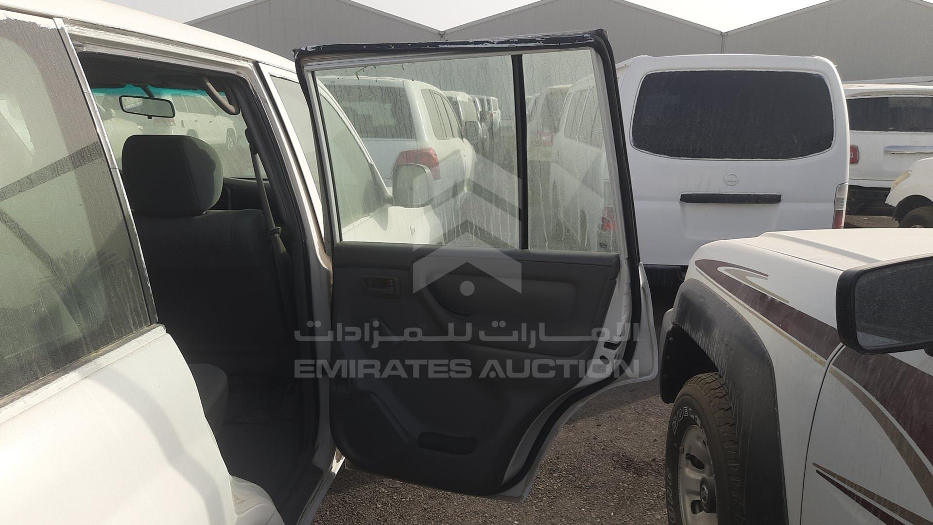2003 TOYOTA LAND CRUISER VIN: JTGHJ01J233003981