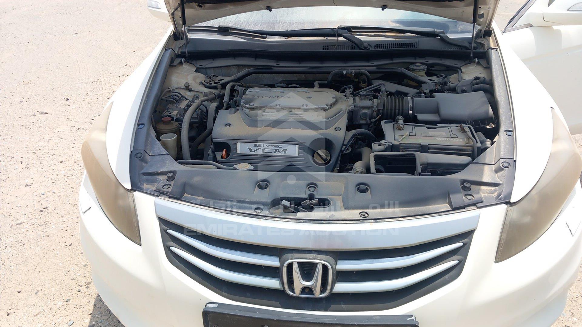 2011 HONDA ACCORD VIN: JHMCP3673BC400200
