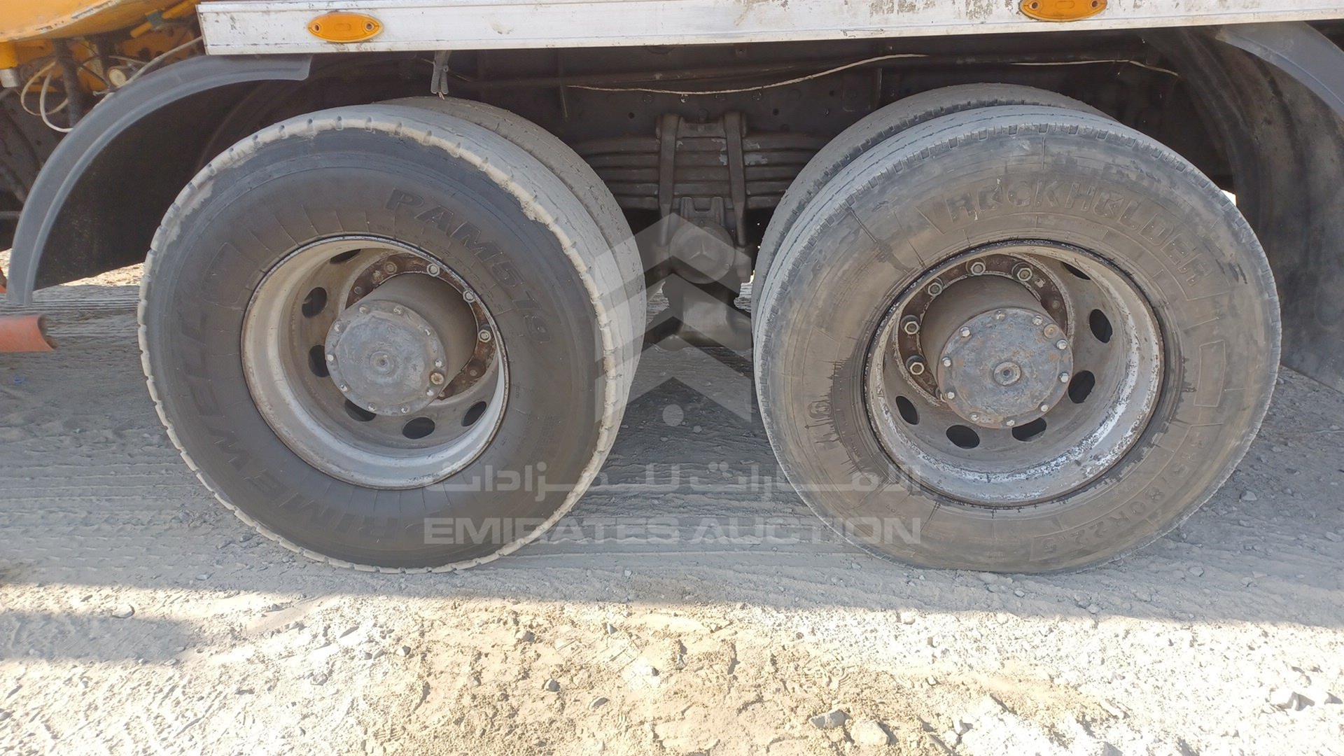 2011 MERCEDES ACTROS VIN: WDAKHCAA0BL590781