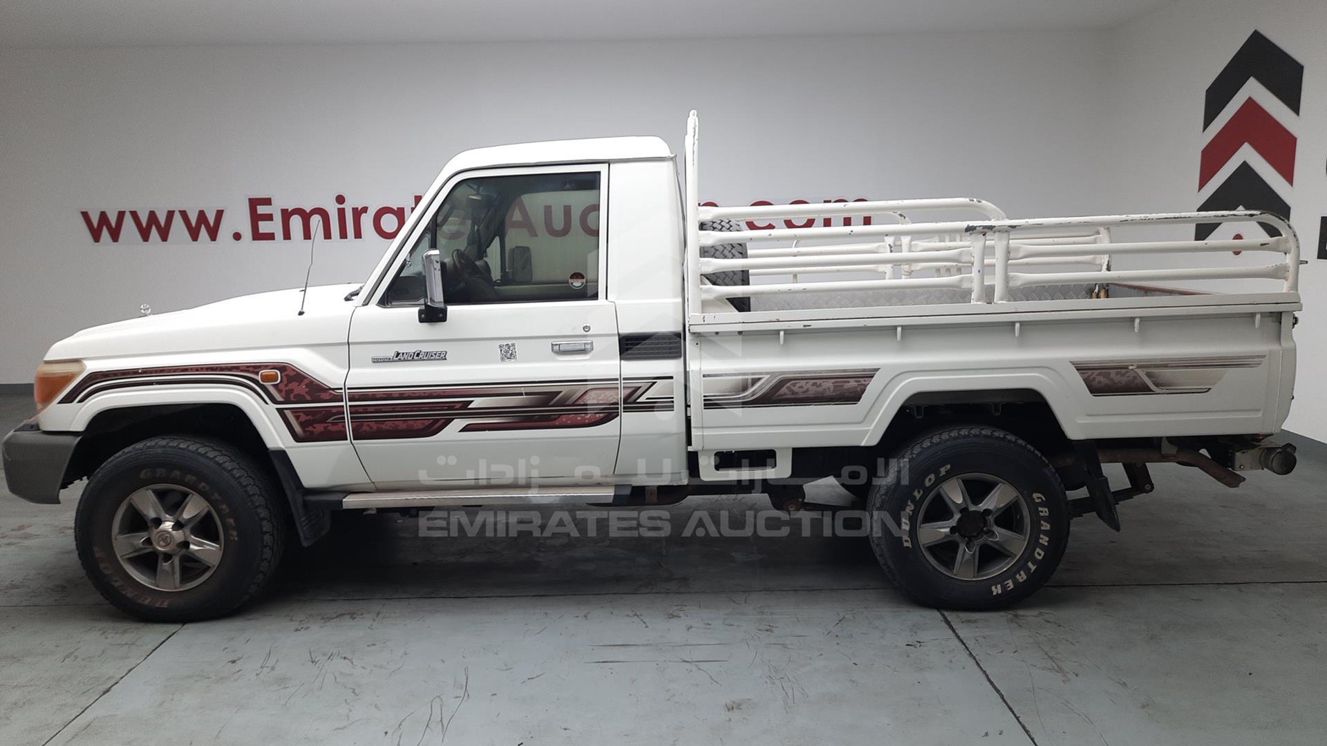 2013 TOYOTA LAND CRUISER VIN: JTFLU73J9D4538474