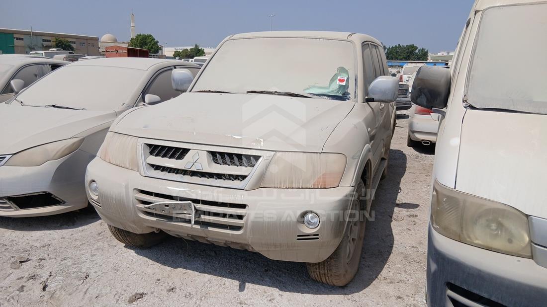 2004 Mitsubishi Pajero — Front Left Angle — Photo 4