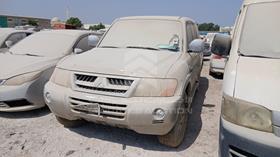 2004 Mitsubishi Pajero — Front Left Angle — Photo 4 — Thumbnail
