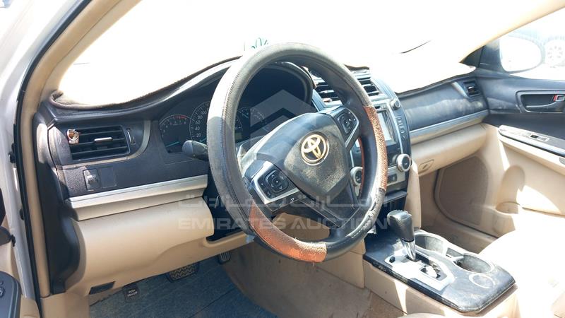 6T1BF9FK0CX386855 Auction: EmiratesAuction Lot: 403871 6T1BF9FK0CX386855 Toyota Camry 2012 WHITE Photo 12