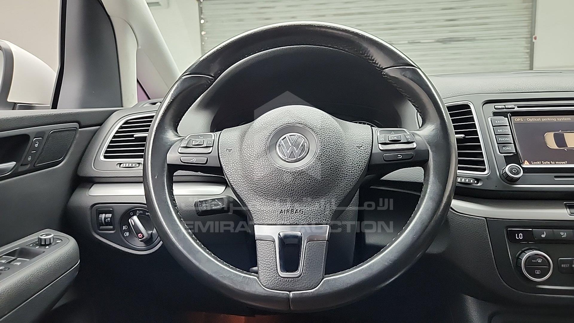 2016 VOLKSWAGEN SHARAN VIN: WVWZZZ7NZEV032244
