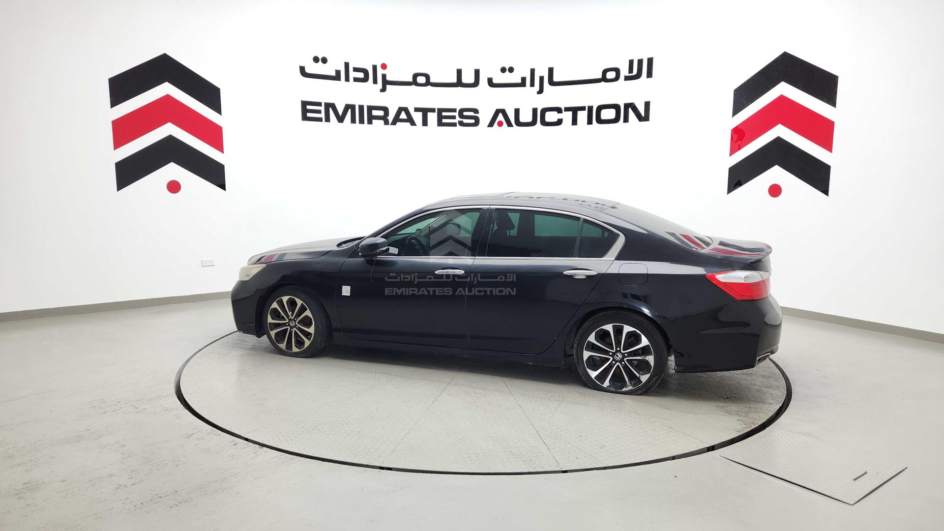 2016 HONDA ACCORD VIN: LUCCR2646G3408144