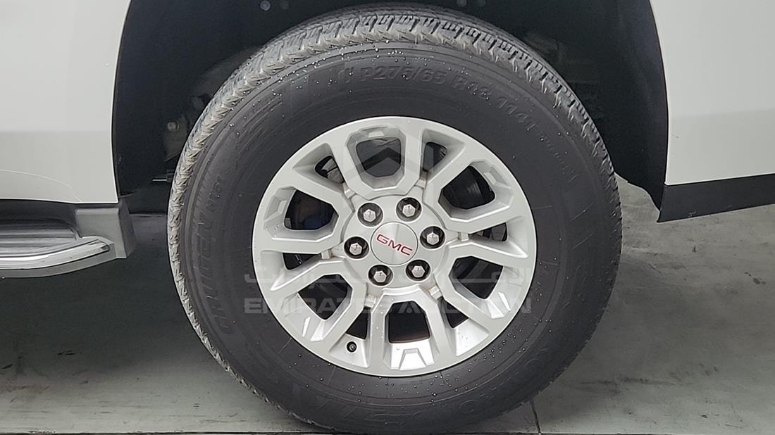 2015 GMC Yukon — Rear Left Tyre — Photo 34