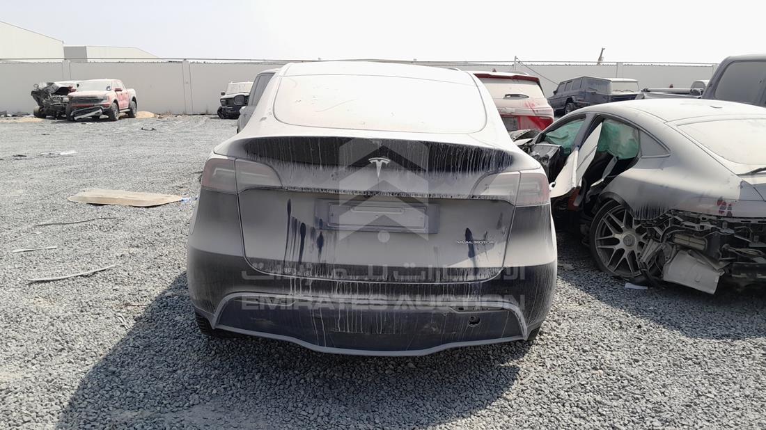 تيسلا Model Y 2023 — الزاوية الخلفية — صورة 7